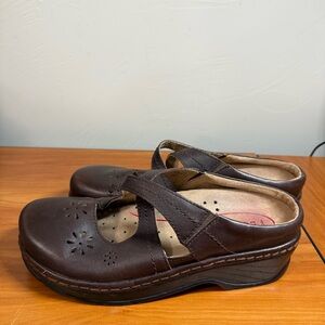 Klogs Carolina Perforated Leather Slip on Mule Clog Brown Comfort W10